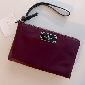 NWT: Kate Spade wristlet, wallet purse. Never been used, perfect condition.